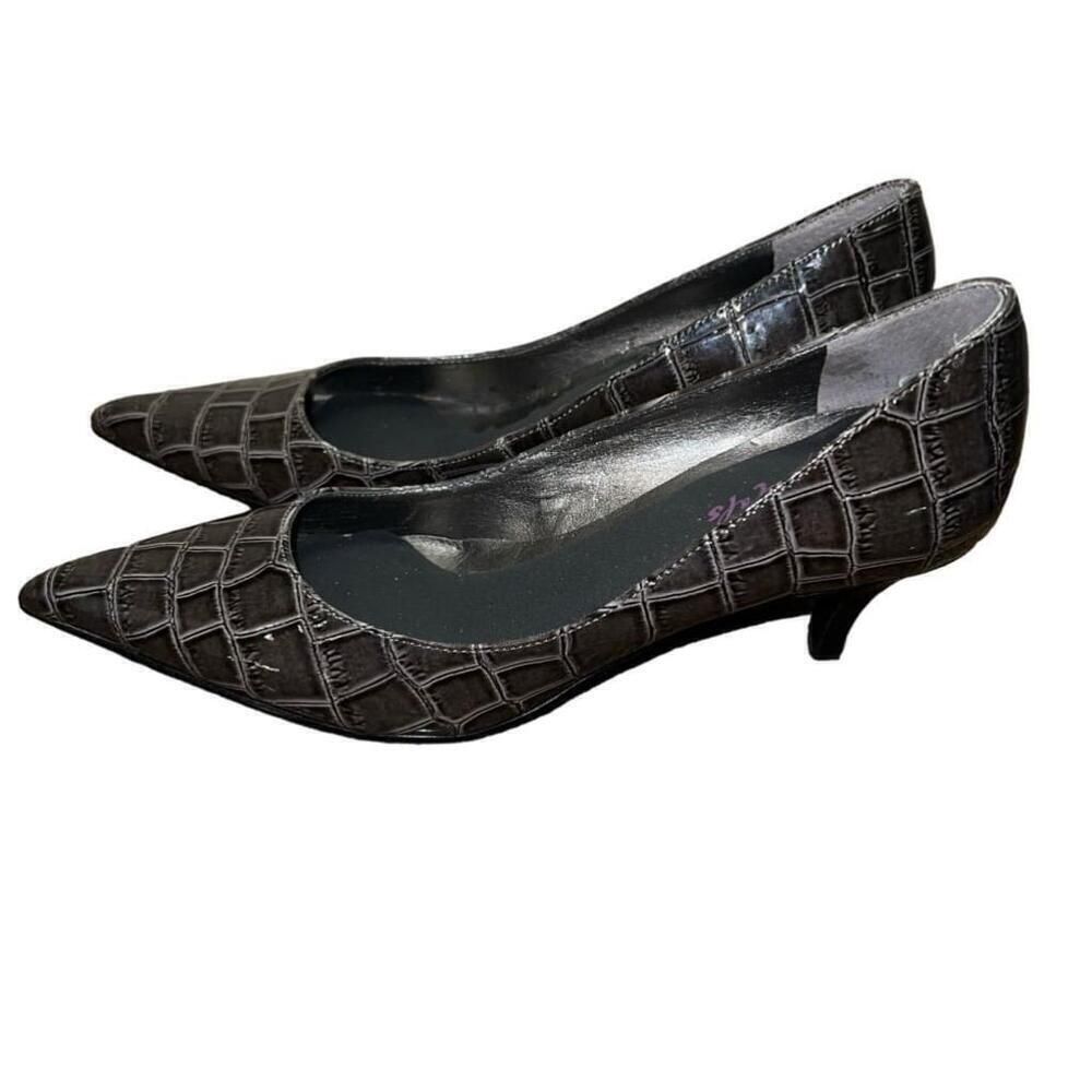 Women's Bandolino Boberrys Grey Heels Size 5.5 M - Picture 2 of 5